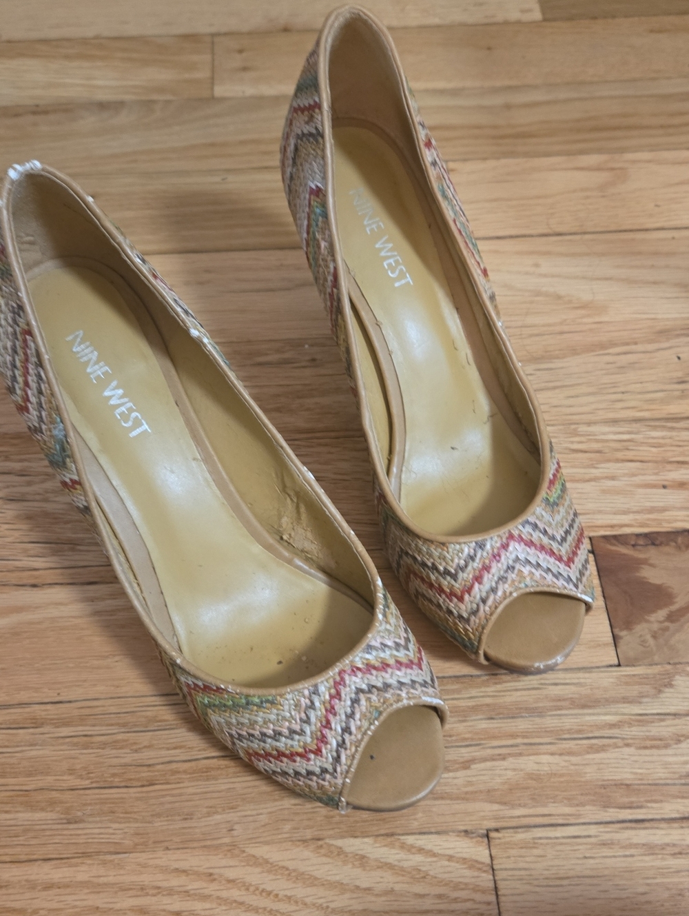 Vintage Early 2000s Nine West Multicolor Woven Peep-Toe Heels in Tan and Cream